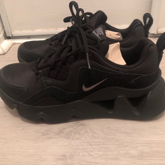 Nike sneakers - Picture 2 of 4